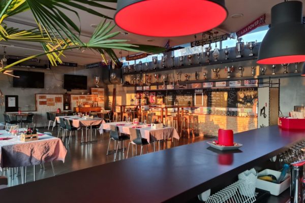 salle depuis bar